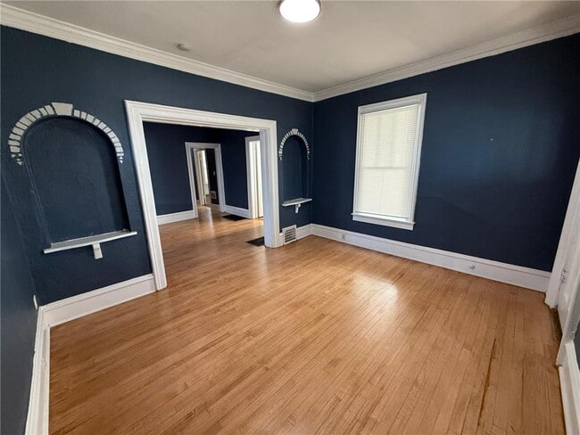 Building Photo - 803 7th St S