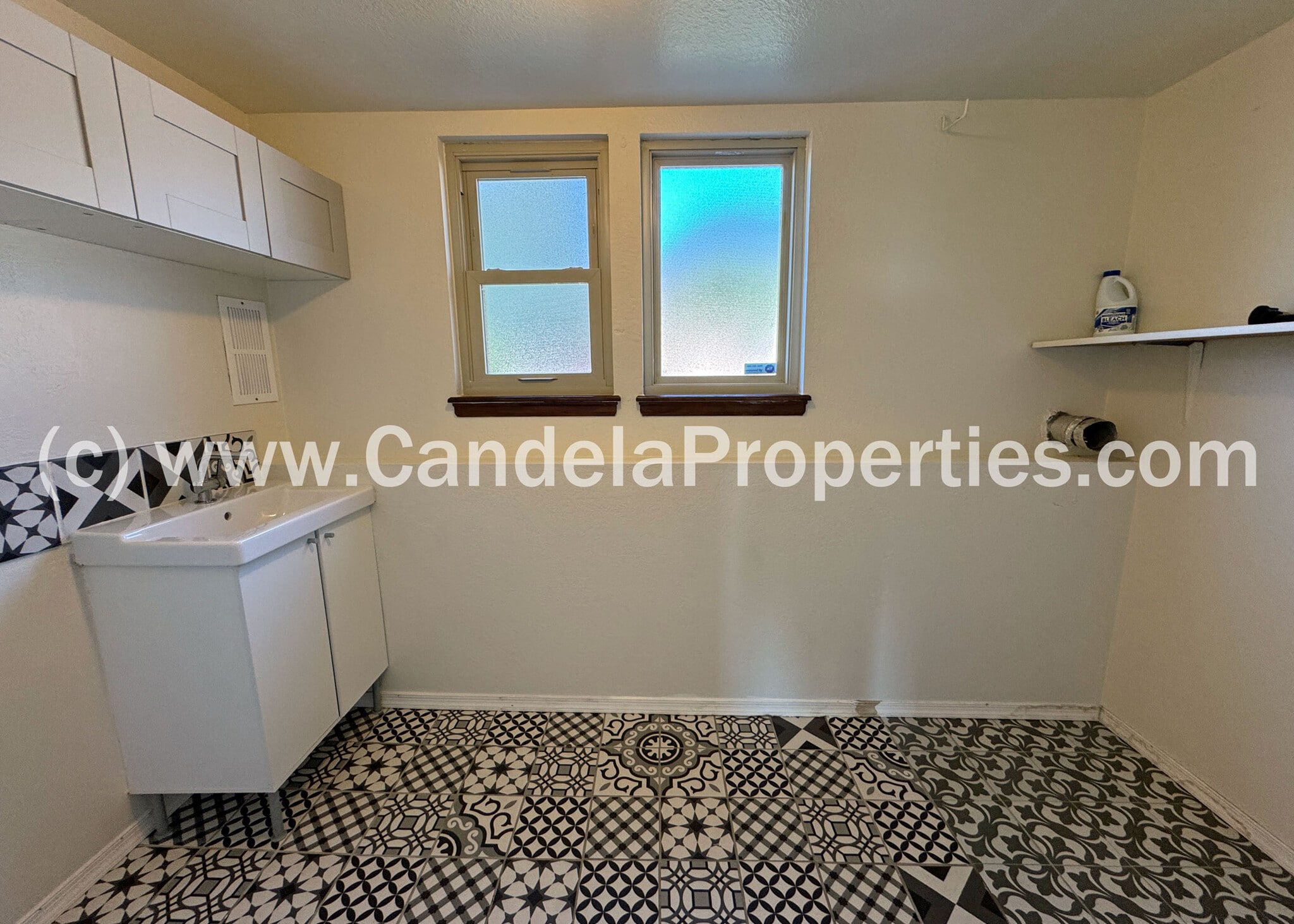 Building Photo - 5615 Country Heights Dr