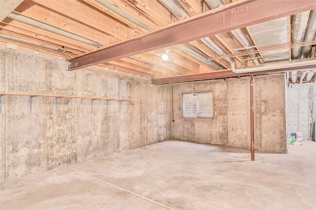 Building Photo - Townhome in the Cherry Creek School District!