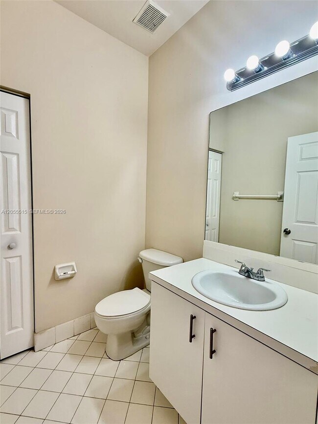 Building Photo - 2123 NE 38th Rd