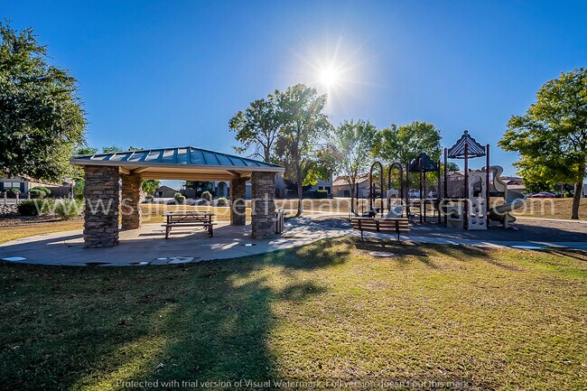 Building Photo - Beautiful split floorplan in a great neigh...