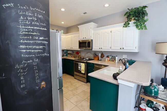 Building Photo - 1855 Beachforest Way