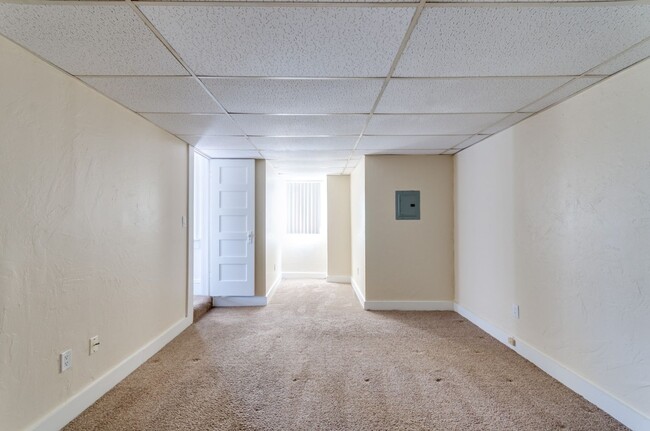 Building Photo - Reynard Way