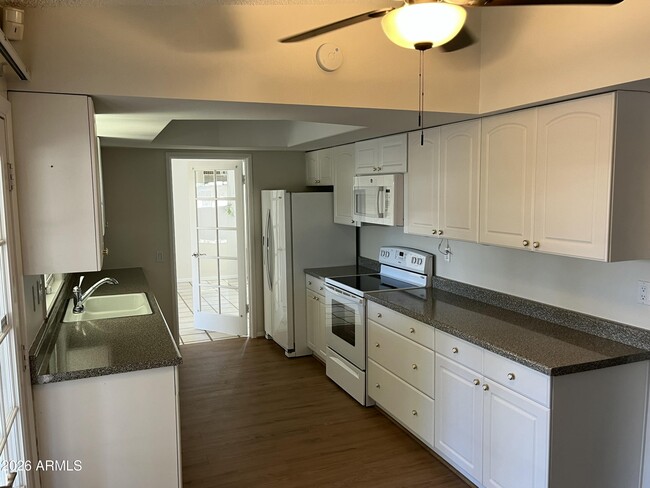 Building Photo - 10645 W Sequoia Dr