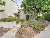 Building Photo - Beautiful 4 Bd Townhouse