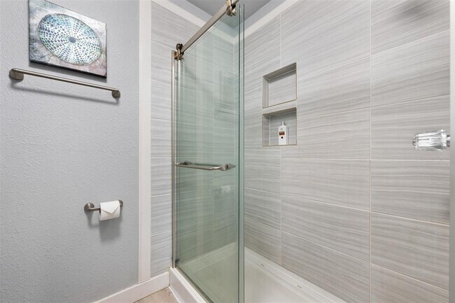 Building Photo - 117 Shady Oak Dr