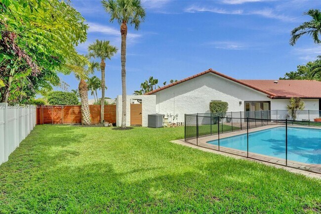 Building Photo - 7425 Silver Woods Ct