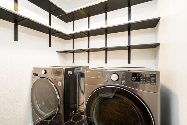 Building Photo - Beautifully Updated Mill Creek Home in Prime Location