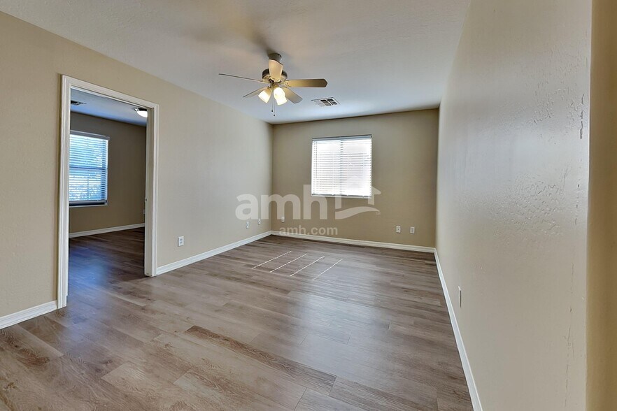 Building Photo - 25524 W Dunlap Rd