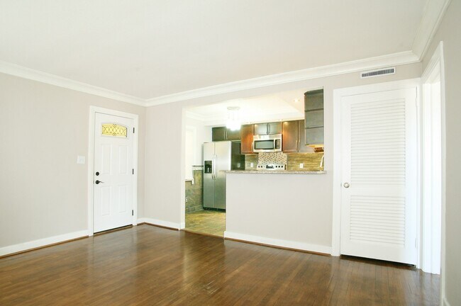 Building Photo - 425 26th St