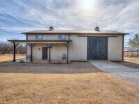 Building Photo - Spacious Country Retreat with Bonus Shop/Game Room