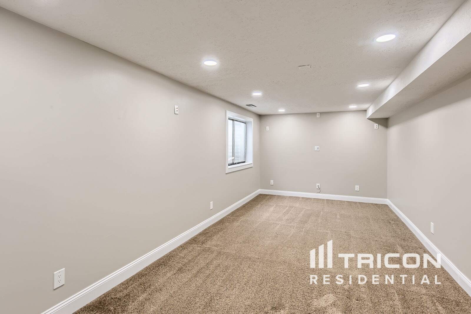Building Photo - 1425 E 2400 N