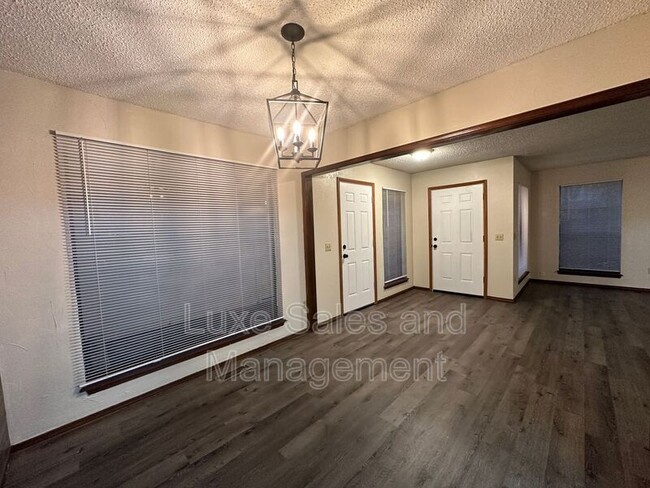 Building Photo - 1307 Summerton Pl