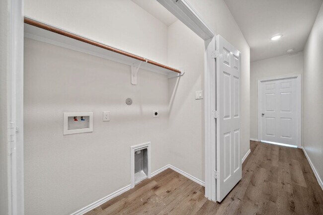 Building Photo - **MOVE-IN READY 3-BEDROOM HOME IN CONROE!**