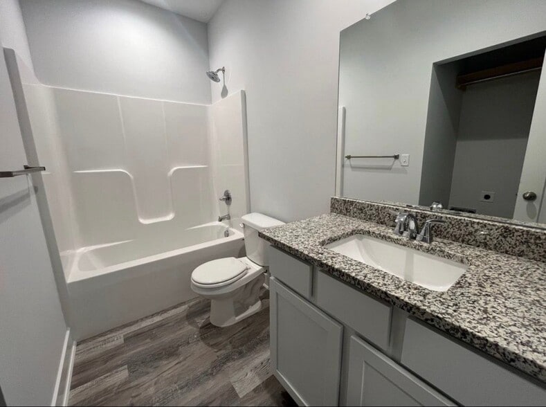 Building Photo - 5448 N Colburn Ct