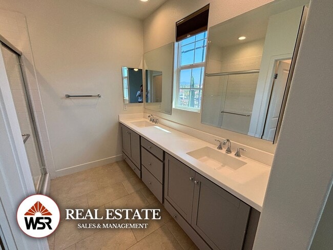 Building Photo - Stunning 4 Bedroom Townhome in the Heart of Chino Hills