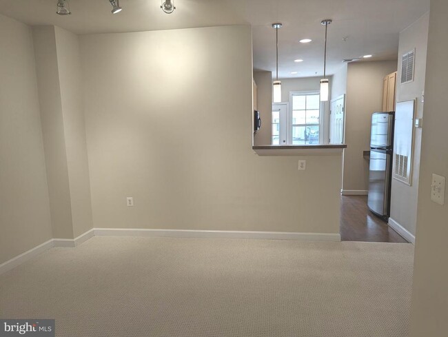 Building Photo - 42515 Hollyhock Terrace