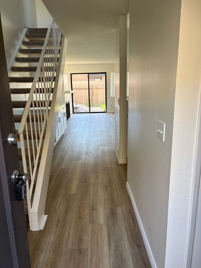 Building Photo - hbr4882