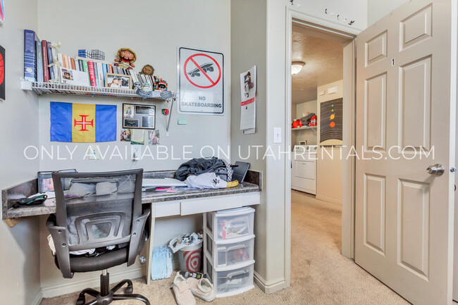 Building Photo - 838 E 700 N