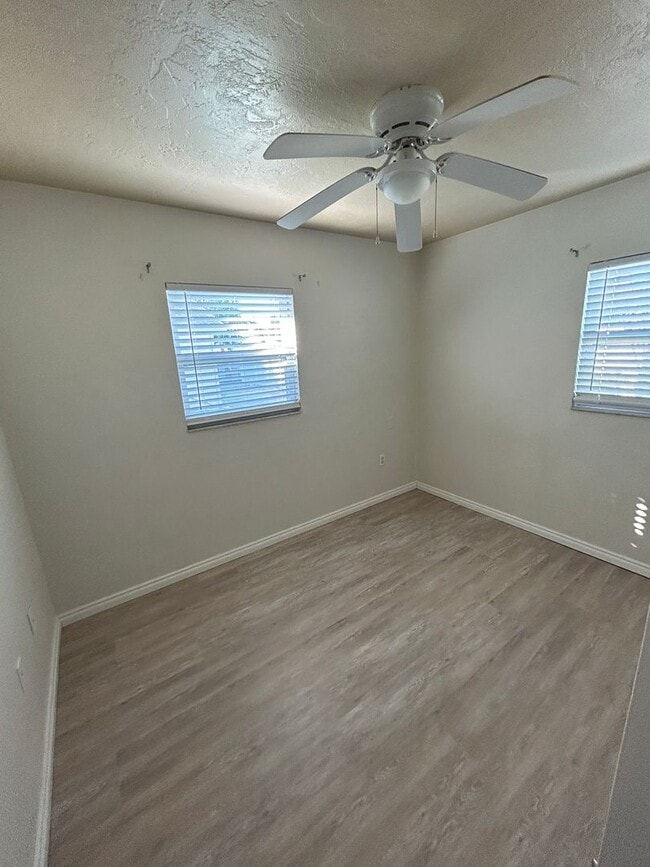 Building Photo - Single Family Home