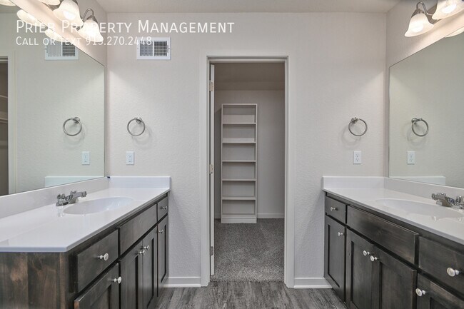 Building Photo - 3255 N 103rd Pl