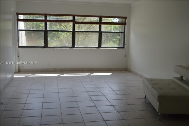 Building Photo - 303 Racquet Club Rd