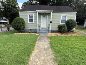 Building Photo - ***MOVE IN SPECIAL*** 1st Month's Rent Fre...