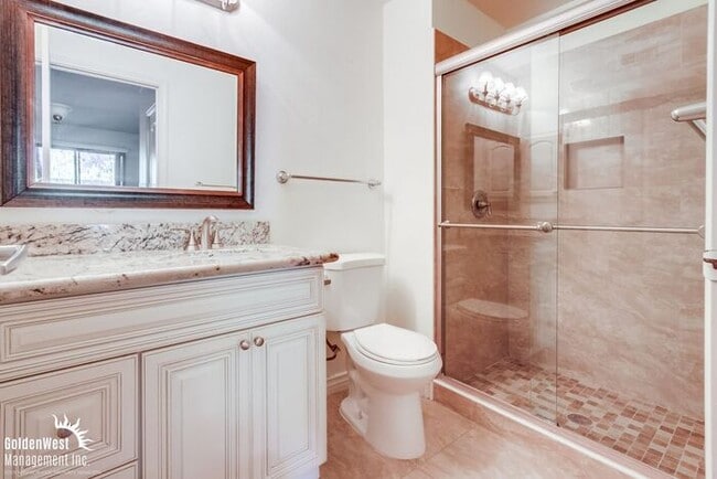 Building Photo - Renovated 2Bdm 2Ba Condo in Prime Carmel M...