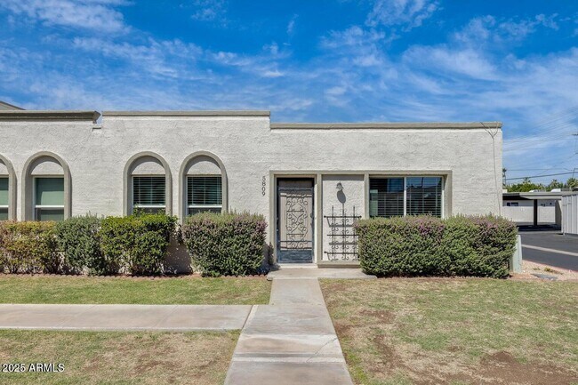 Building Photo - 5809 E Thomas Rd
