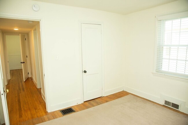Building Photo - 4 Bedroom House Available Near Scott Stadi...
