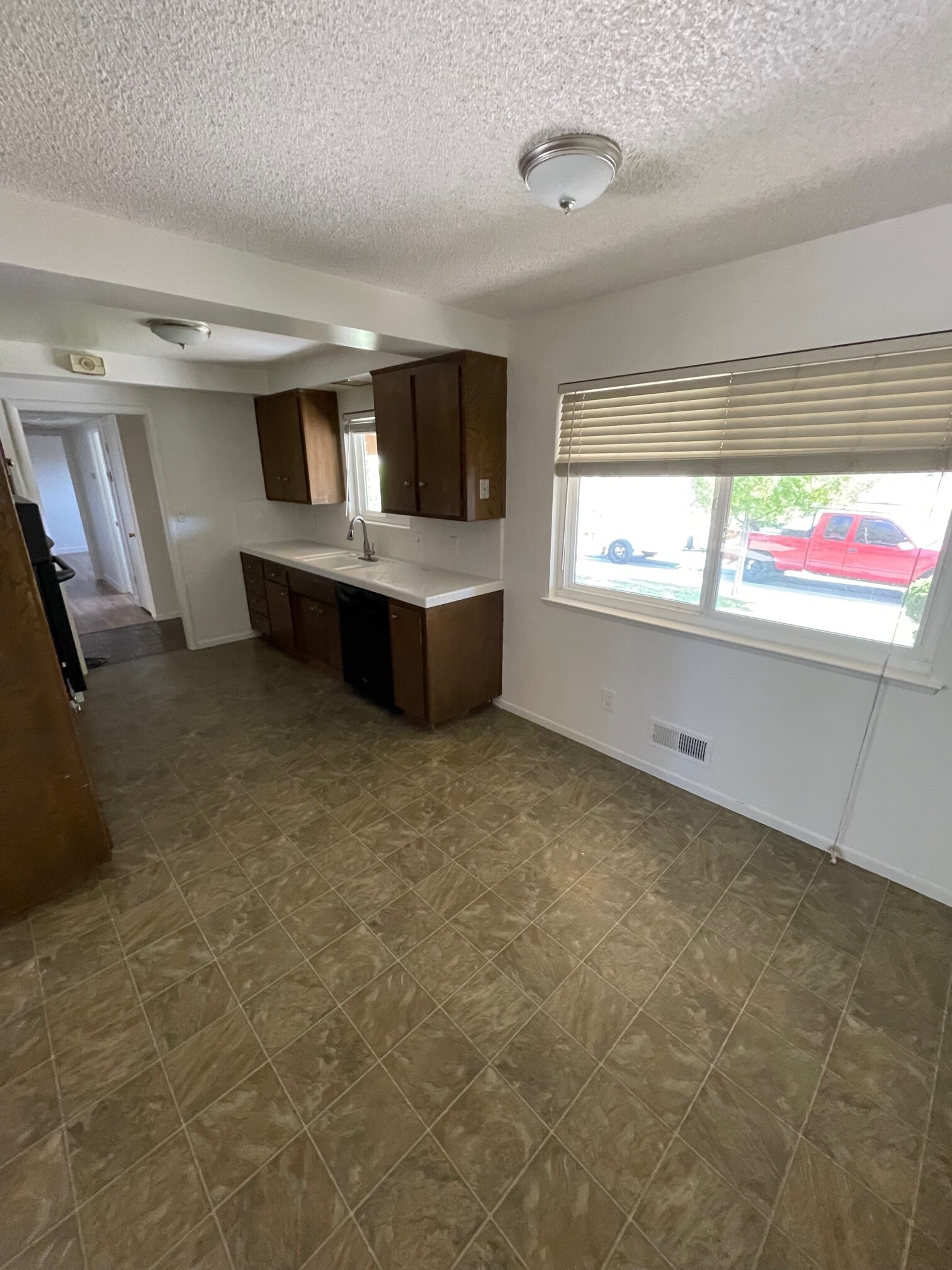 Building Photo - 6940 Los Cerros Dr