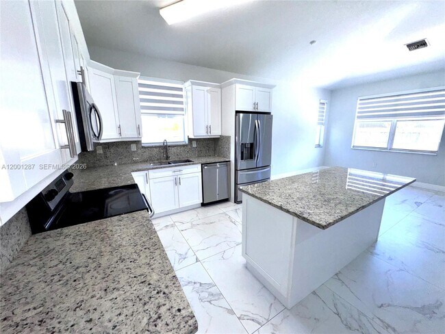 Building Photo - 21405 Ingraham Ave Rd