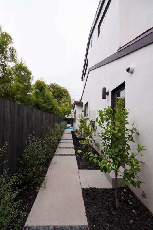 Building Photo - 4312 Mentone Ave
