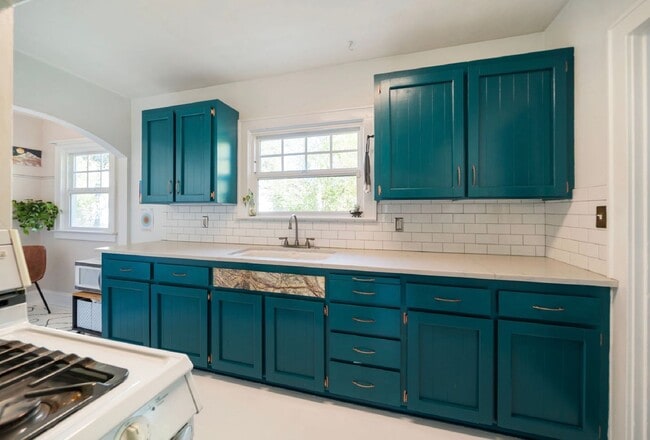 Building Photo - Rich Mediterranean Style Home - Separate Living Quarters 3 Bedrooms + office, 2 Kitchens - Walkth...