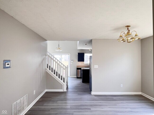 Building Photo - 713 Hollowood Ln