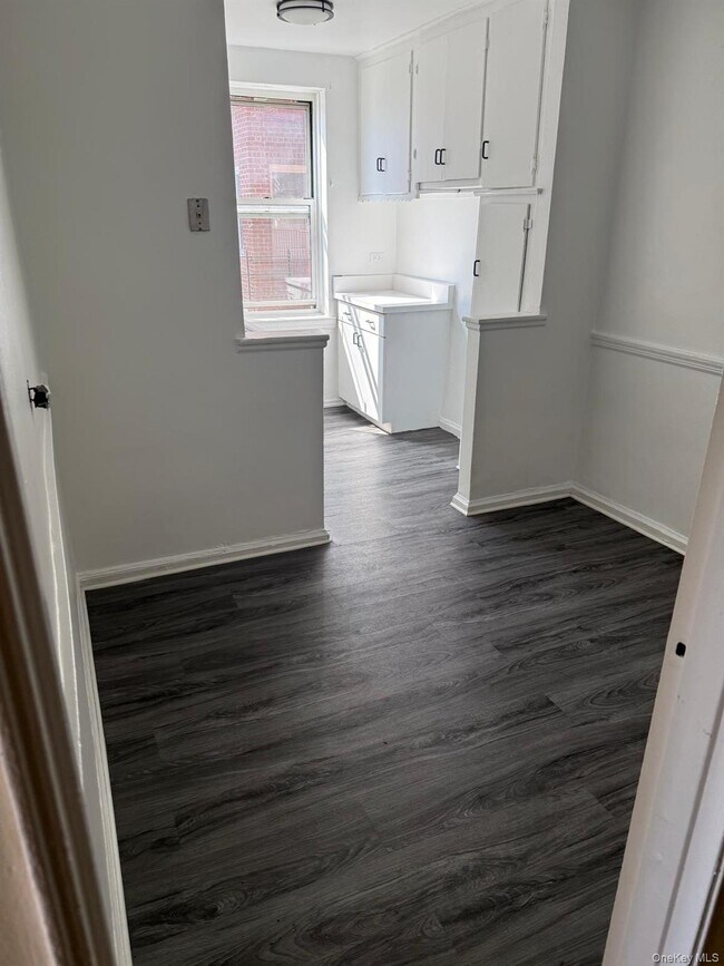 Building Photo - 105-38 63rd Dr