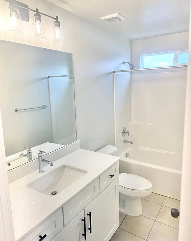 Building Photo - Upgraded Townhome in Willow Point – 3 Bed,...