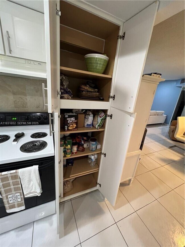 Building Photo - 6101 N Falls Cir Dr