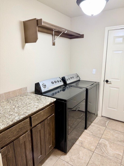 Building Photo - 2903 SW Tanglewood Ave