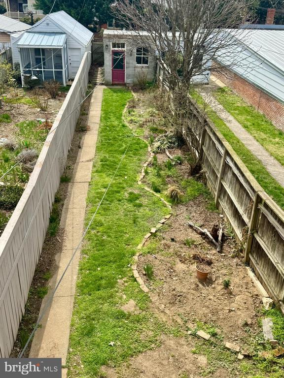 Building Photo - 112 E 3rd St