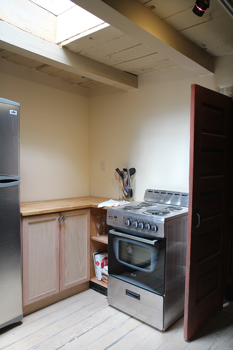 Kitchen, with skylight above - 521 Camino Don Miguel