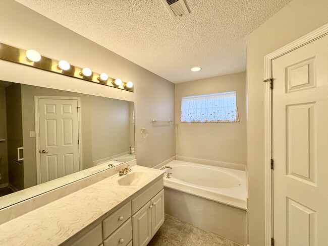 Building Photo - 159 Daleyuhski Way