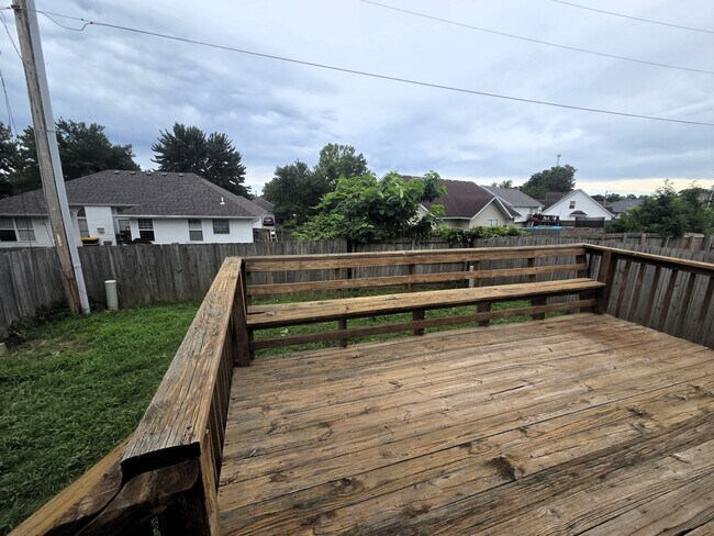 Building Photo - 714 Foxx Dr