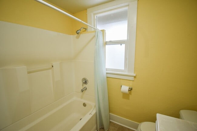 Building Photo - CLE-4637