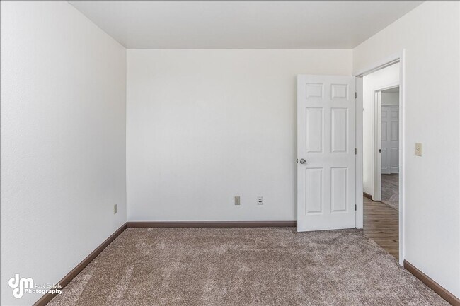 Building Photo - 876 N Wesglenn Cir