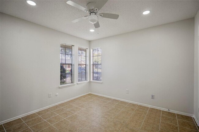 Building Photo - 11030 Hidden Bend Dr