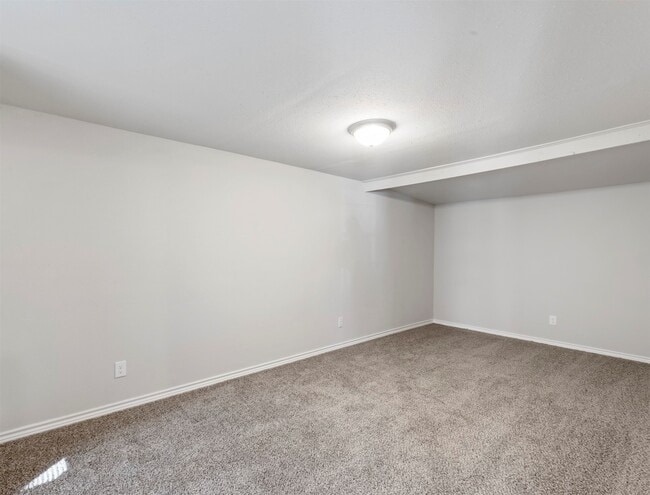 Building Photo - 741 Vine St