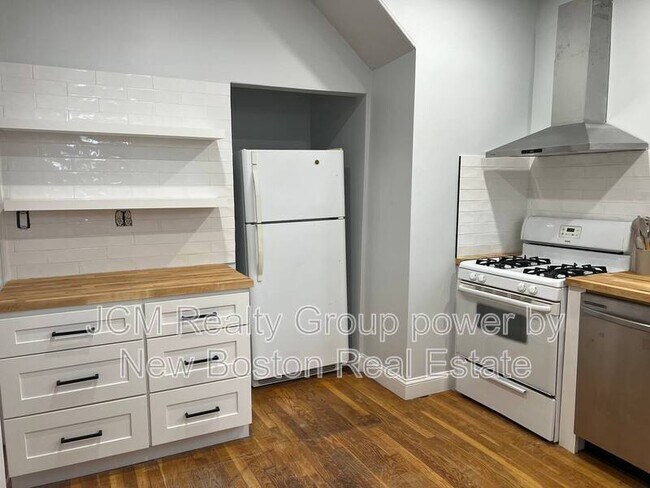 Building Photo - 10 Union Ave