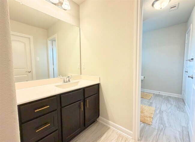 Building Photo - 244 Upland Dr