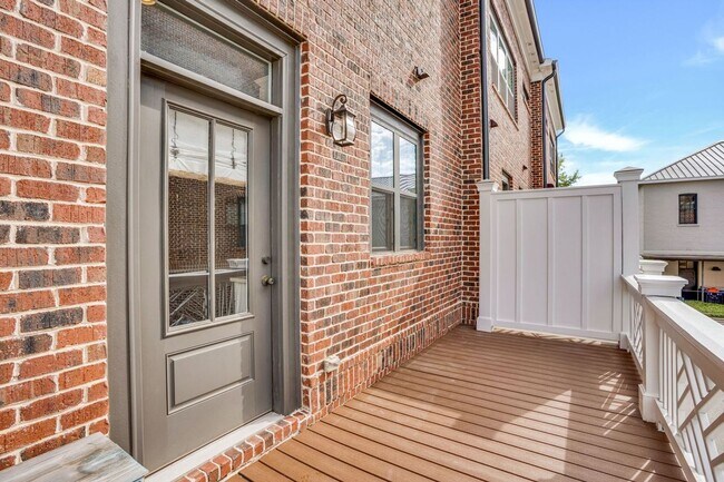 Building Photo - Bull Street District 3 Bedroom 3.5 Bath